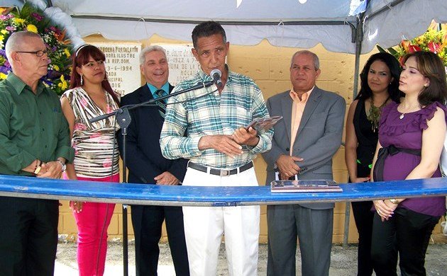 locutor Mocano Rafael Valentín (Puchyi) ofrese palabras de agradecimiento